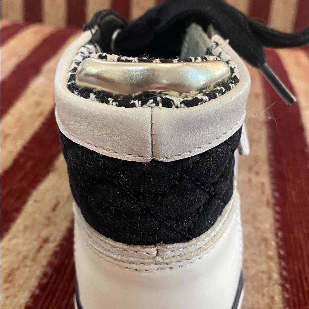Guess Black and White Sneakers with gold and silver accents. Size 6 1/2 - Picture 9 of 15